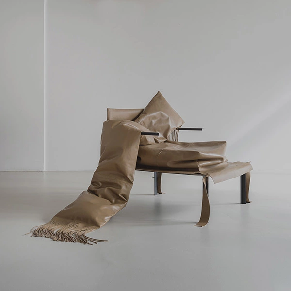 Low pillow chair, Lukas Gschwandtner - Maniera © Jeroen Verrecht